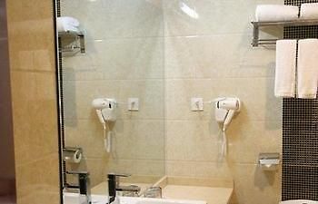 Juzhiyuan Chain Hotel Gongming Екстериор снимка
