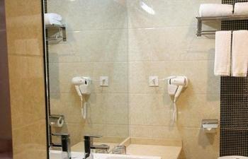Juzhiyuan Chain Hotel Gongming Екстериор снимка